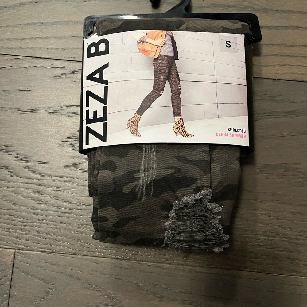Zena B shredded denim leggings sz SM NWT ret $85